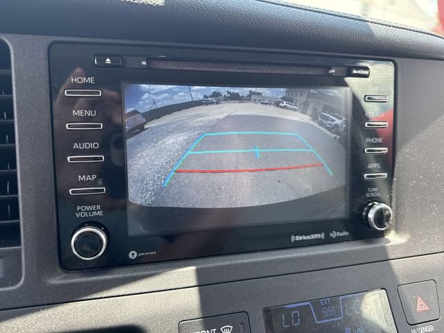 Used 2019 Toyota Sienna XLE FWD image 17