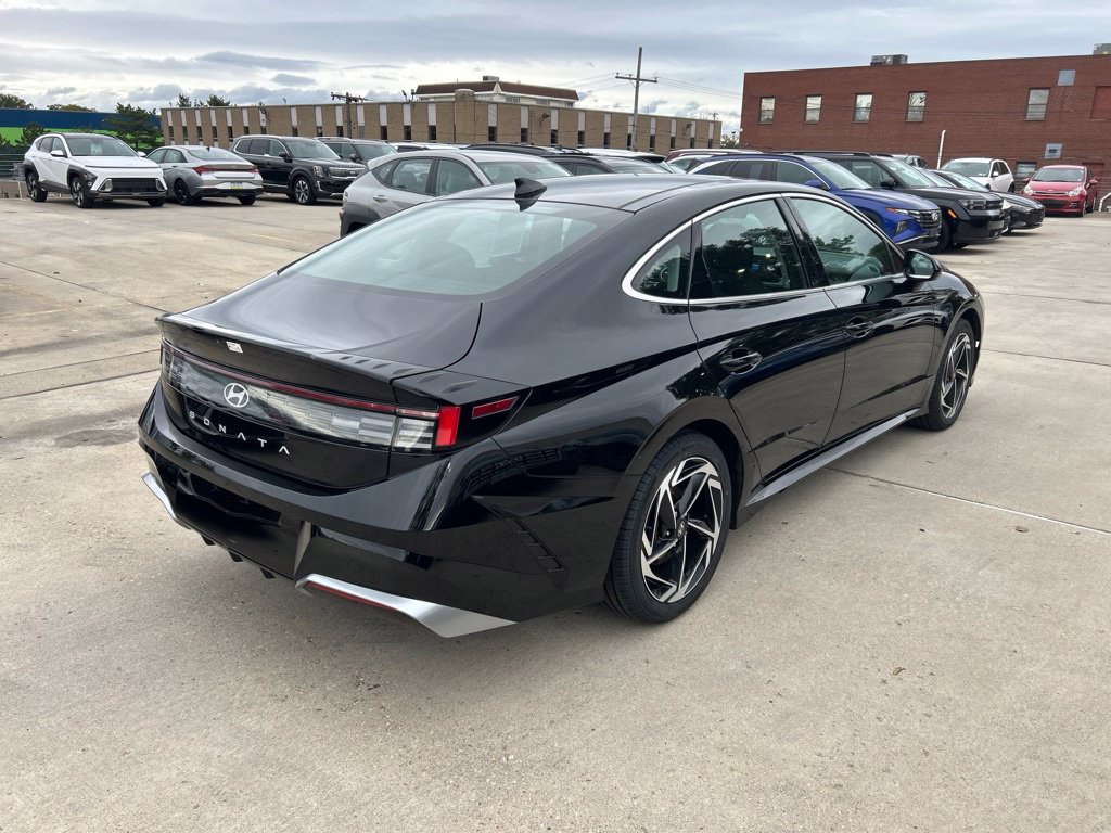 Certified 2025 Hyundai Sonata SEL FWD image 3