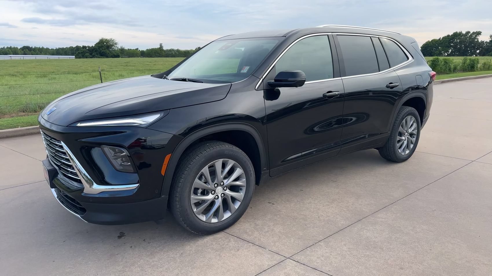 New 2026 Buick Enclave Preferred w/ Super Cruise Package FWD image 3