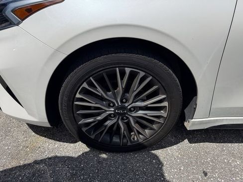 Used 2023 Kia Forte GT-Line w/ GT-Line Premium Package FWD image 4