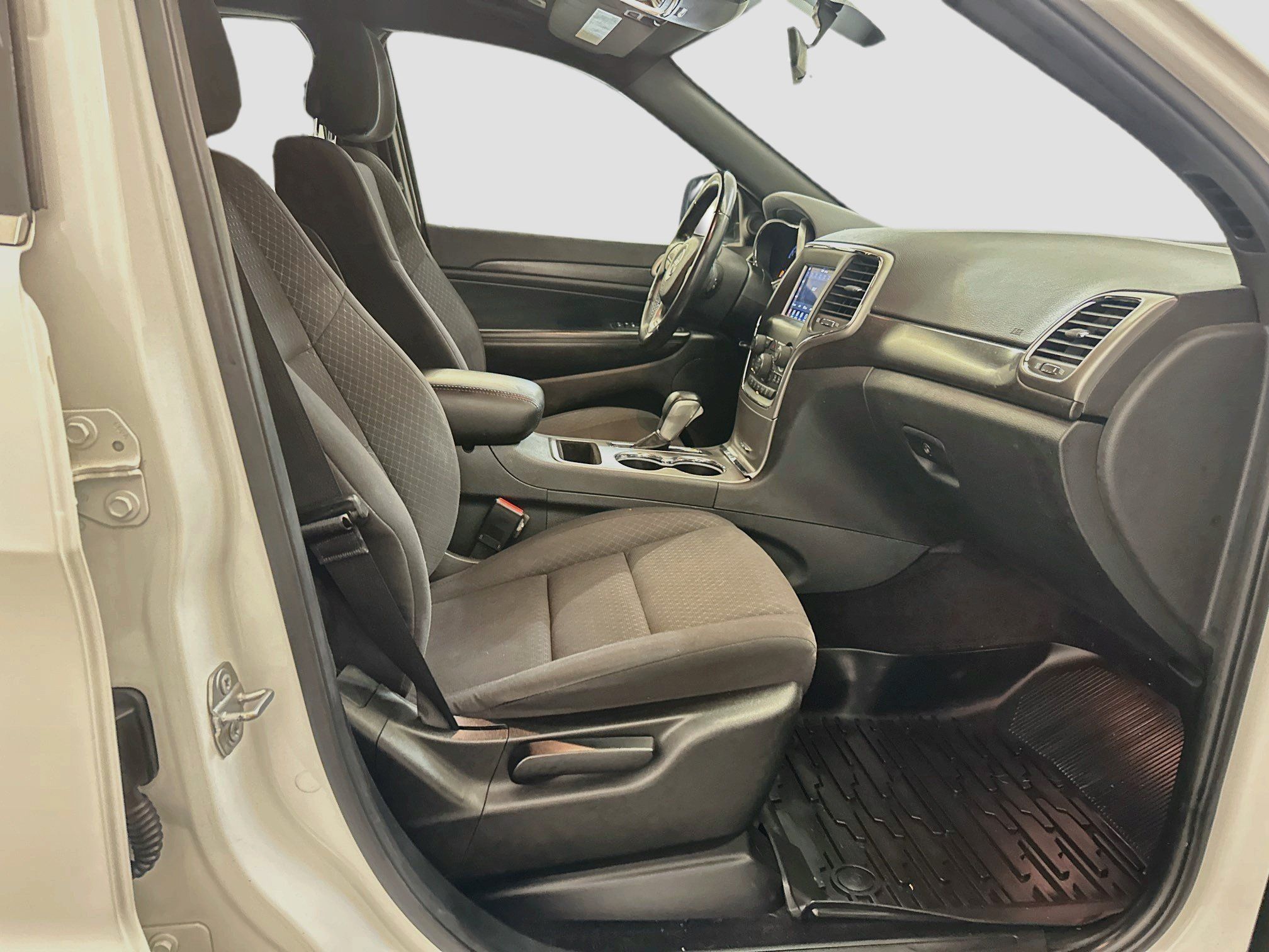 Used 2018 Jeep Grand Cherokee Laredo AWD/4WD image 32