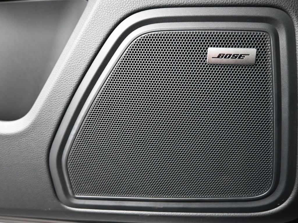 Certified 2026 Porsche Macan AWD/4WD image 17