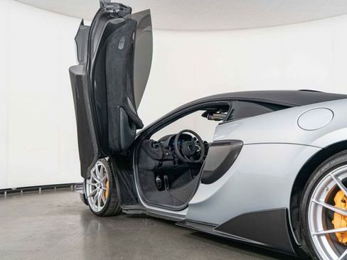 Used 2019 McLaren 600LT RWD image 14