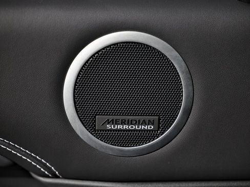 New 2025 Land Rover Discovery Metropolitan Edition image 19