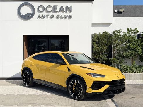 Used 2023 Lamborghini Urus S image 2