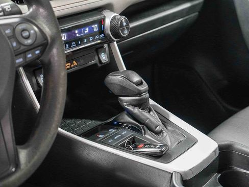 Used 2021 Toyota RAV4 XLE image 27