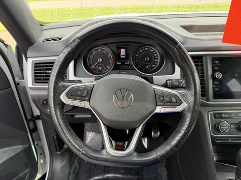 Used 2021 Volkswagen Atlas Cross Sport SE w/ Panoramic Sunroof Package AWD/4WD image 14