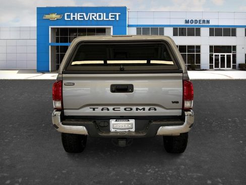 Used 2017 Toyota Tacoma TRD Off-Road w/ Tow Package (A/T) AWD/4WD image 4