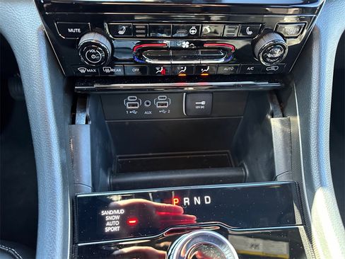 Used 2024 Jeep Grand Cherokee Limited w/ Black Appearance Package image 20