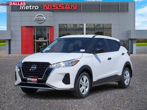 New 2025 Nissan Kicks Play S image 2