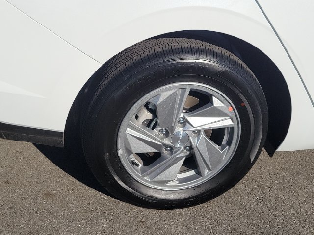 Used 2026 Hyundai Elantra SE FWD image 27