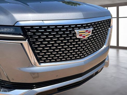 Used 2021 Cadillac Escalade Premium Luxury AWD/4WD image 29