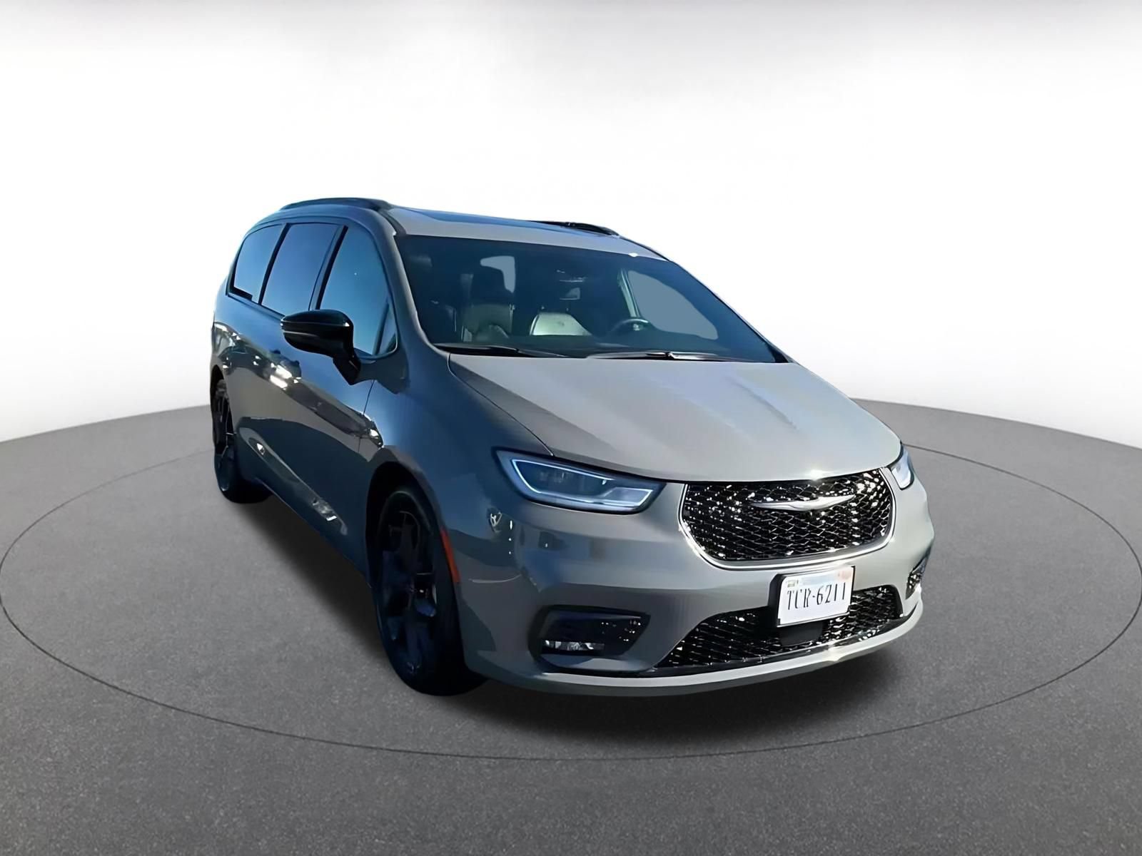 Used 2025 Chrysler Pacifica Limited FWD image 3