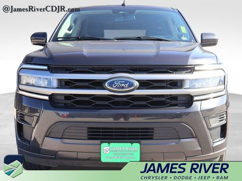 Used 2024 Ford Expedition Max XLT image 7