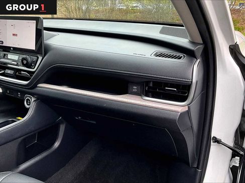 Used 2024 Toyota Grand Highlander AWD image 19