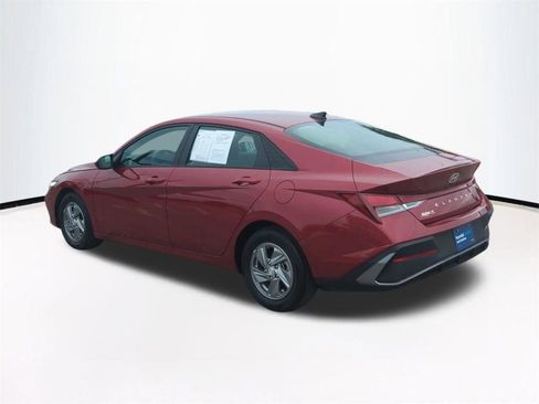 Used 2024 Hyundai Elantra SE FWD image 7
