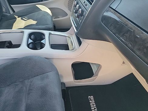 Used 2016 Dodge Grand Caravan SXT image 48