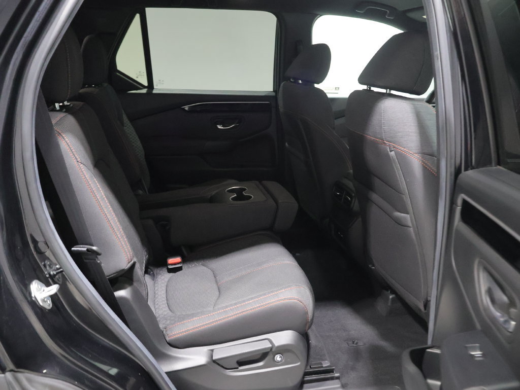 Used 2025 Honda Pilot Sport image 20
