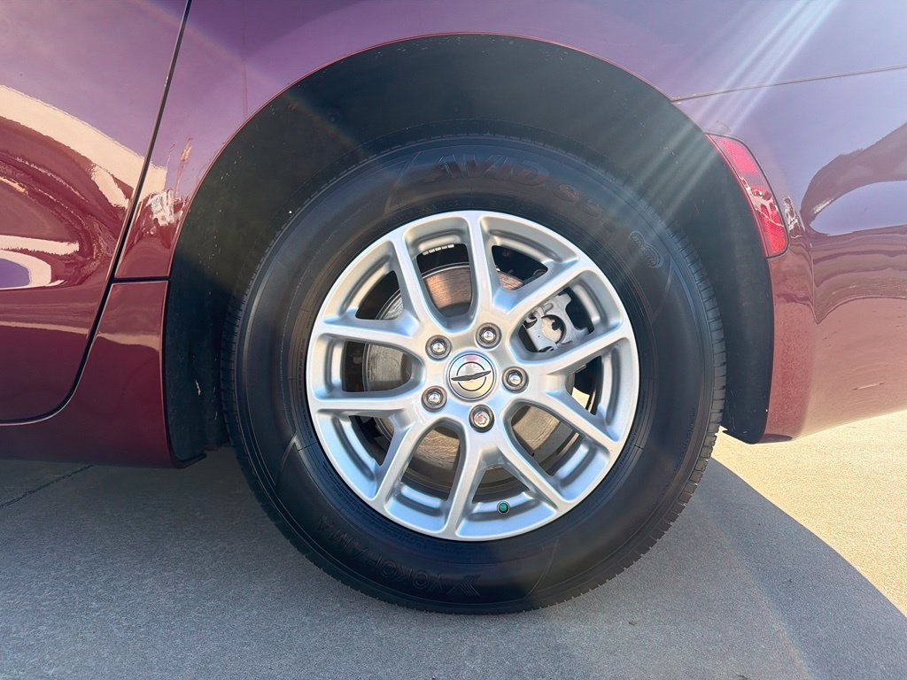 Used 2023 Chrysler Pacifica Touring-L FWD image 14