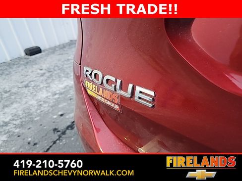 Used 2014 Nissan Rogue SV image 18