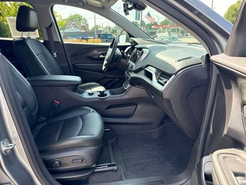 Used 2024 GMC Terrain SLT w/ Tech Package AWD/4WD image 9