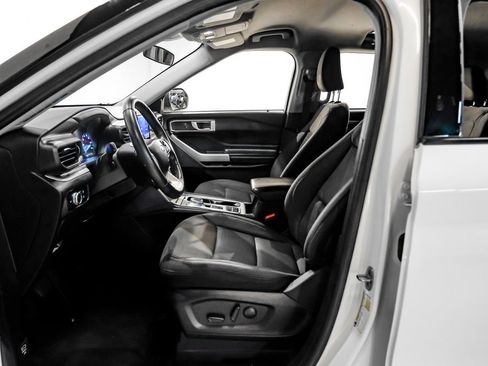 Used 2023 Ford Explorer XLT RWD image 4