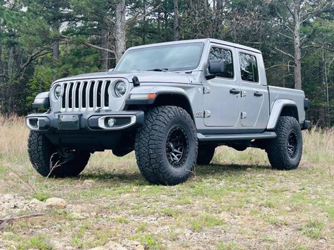 Used 2021 Jeep Gladiator Overland w/ Popular Equipment Package image 3