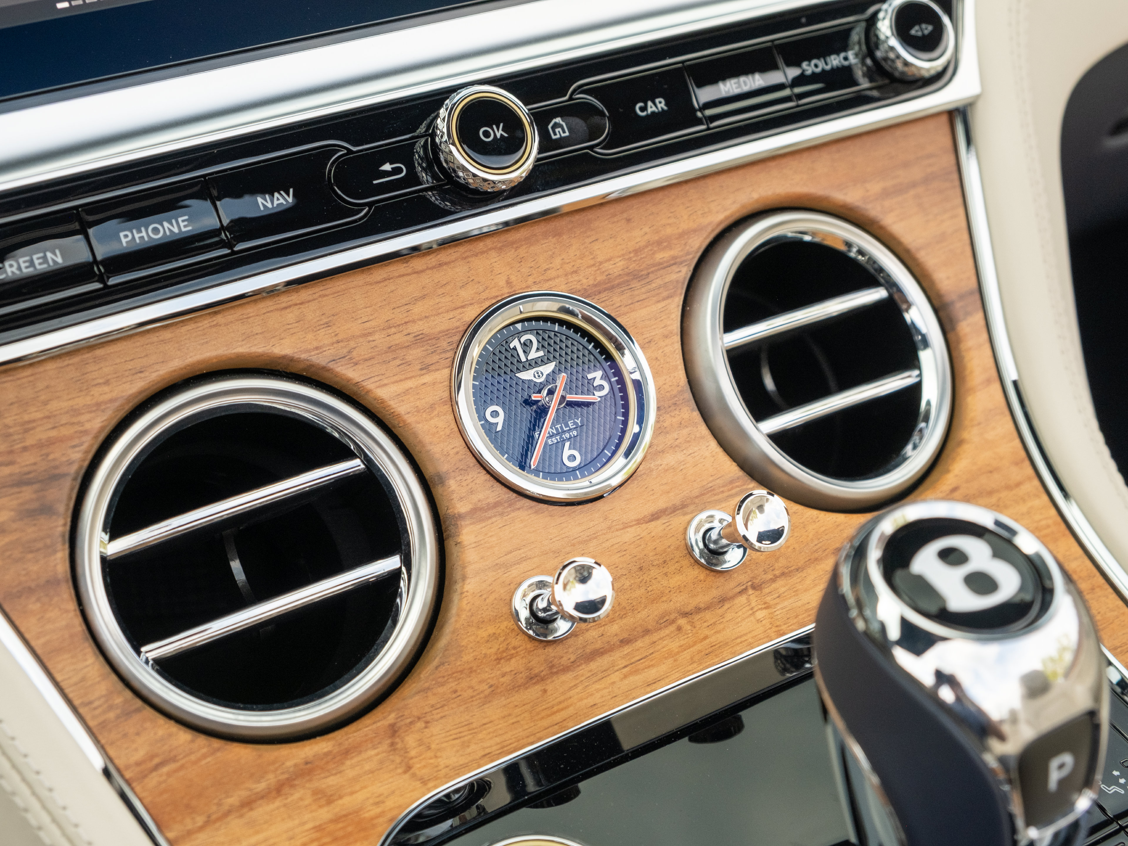 Used 2024 Bentley Continental GT AWD/4WD image 38