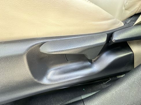 Used 2020 Toyota Prius XLE w/ Carpet Mat Package image 14