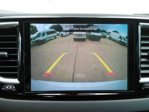 Used 2026 Chrysler Pacifica Select FWD image 8