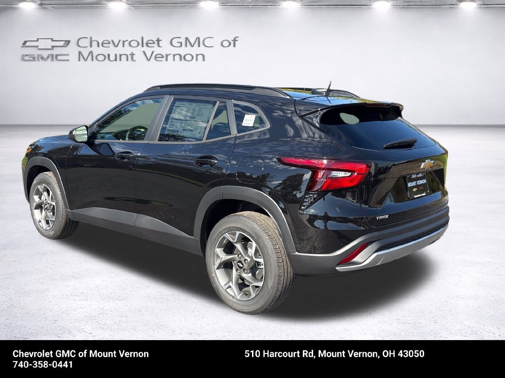 New 2026 Chevrolet Trax LT w/ LT Convenience Package FWD image 3