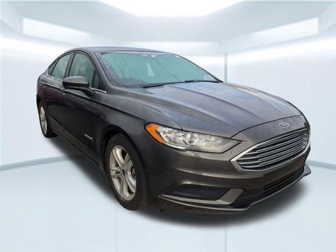 Used 2018 Ford Fusion SE image 4