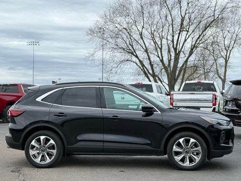Used 2025 Ford Escape Platinum image 35