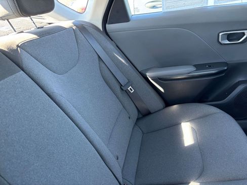 Used 2025 Kia K4 LXS image 36