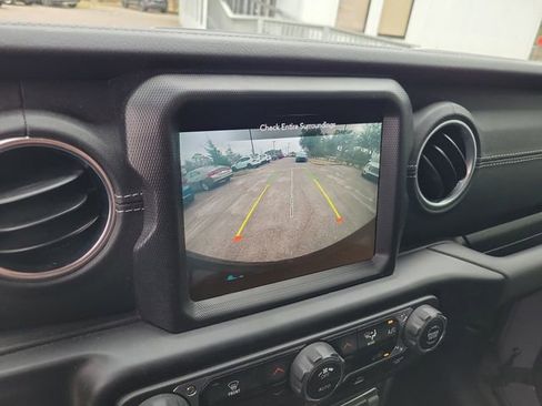 Used 2022 Jeep Wrangler Unlimited Sahara 4xe image 21