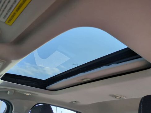 Used 2012 Ford Focus Titanium w/ Cargo Management Pkg image 19