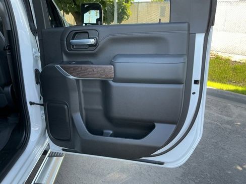 Used 2022 GMC Sierra 2500 Denali image 25