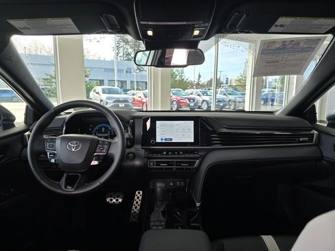 Used 2025 Toyota Camry SE image 26