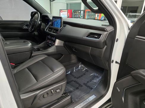 Used 2024 Chevrolet Tahoe Z71 w/ Luxury Package AWD/4WD image 35