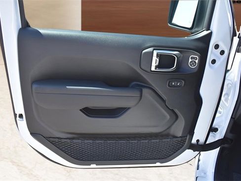 New 2025 Jeep Gladiator Sport image 10