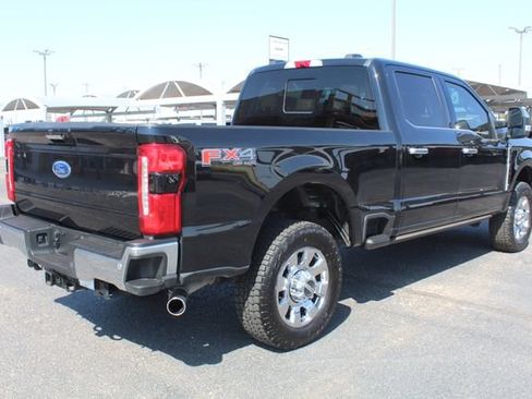 Used 2023 Ford F250 Lariat w/ Lariat Ultimate Package AWD/4WD image 3