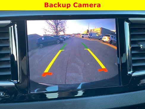 Used 2018 Chrysler Pacifica Touring-L w/ Tire & Wheel Group image 9