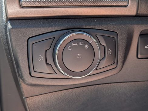 Used 2019 Ford Fusion SE FWD image 11