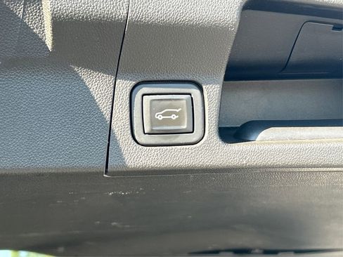 Used 2020 GMC Acadia SLT w/ Premium Package image 15