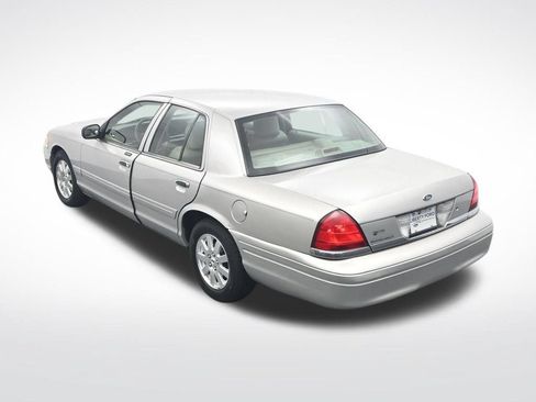 Used 2006 Ford Crown Victoria LX RWD image 30
