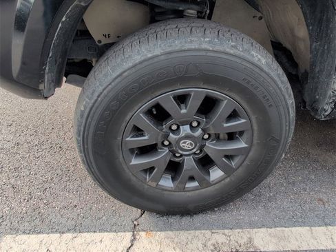 Used 2023 Toyota Tacoma SR5 w/ Technology Package image 5