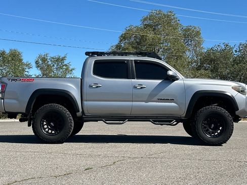 Used 2021 Toyota Tacoma TRD Off-Road w/ Technology Package AWD/4WD image 8