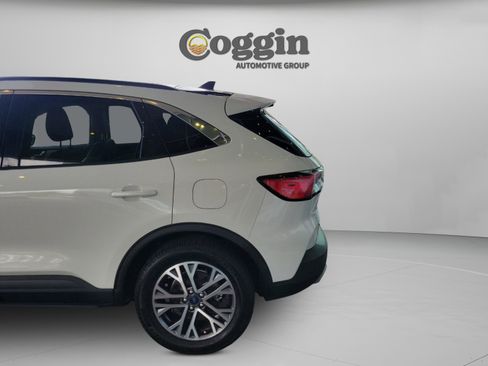 Used 2020 Ford Escape SEL image 31