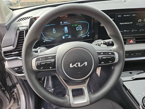 Certified 2025 Kia Sportage LX image 16