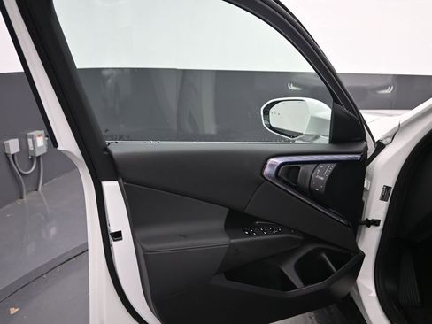 Used 2025 BMW X3 xDrive30i w/ Convenience Package image 5